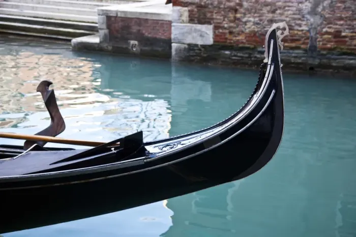 Framed Print : Front of a gondola in a canal with turquoise water Framed Print : Front of a gondola in a canal with turquoise water