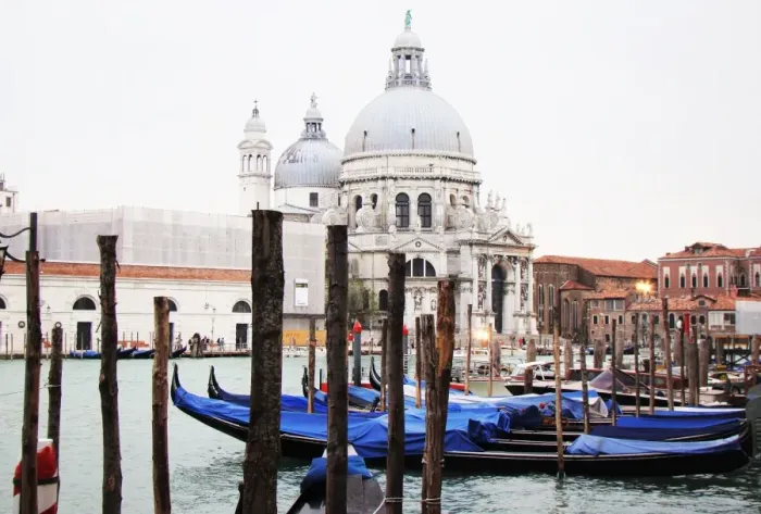 Framed Print : Gondolas and the church of Santa Maria della Salute Framed Print : Gondolas and the church of Santa Maria della Salute