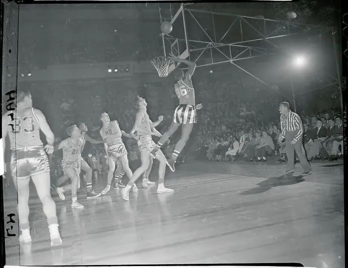 Framed Print : Goose Tatum Going Up For a Shot