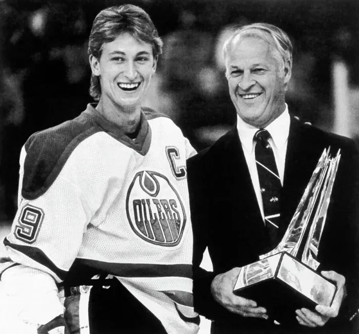 Framed Print : Gordie Howe Presents Wayne Gretzky with an Award Framed Print : Gordie Howe Presents Wayne Gretzky with an Award