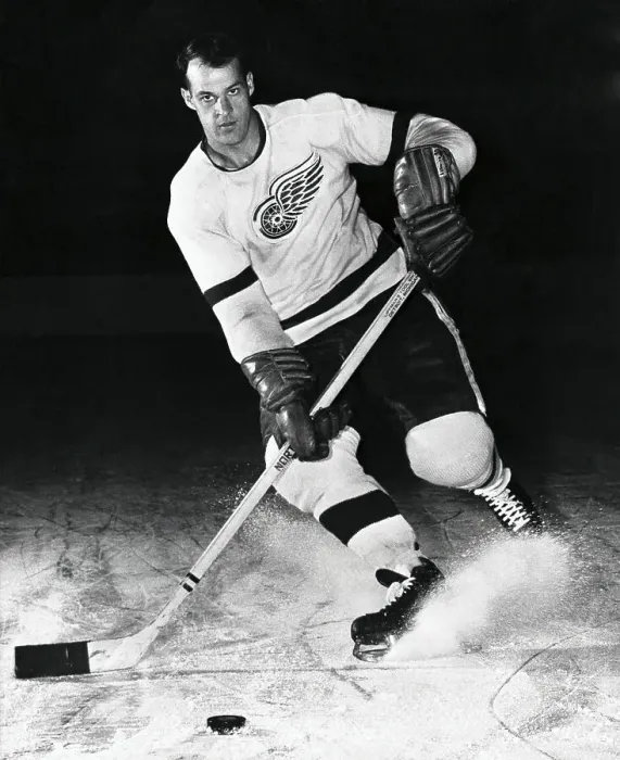 Framed Print : Gordie Howe with the Puck