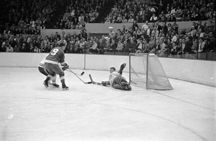 Framed Print : Gordie Howe Scores 544th Career Goal Framed Print : Gordie Howe Scores 544th Career Goal