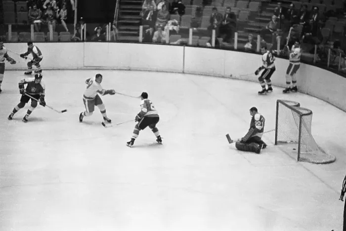 Framed Print : Gordon Howe Making 700th Career Goal Framed Print : Gordon Howe Making 700th Career Goal