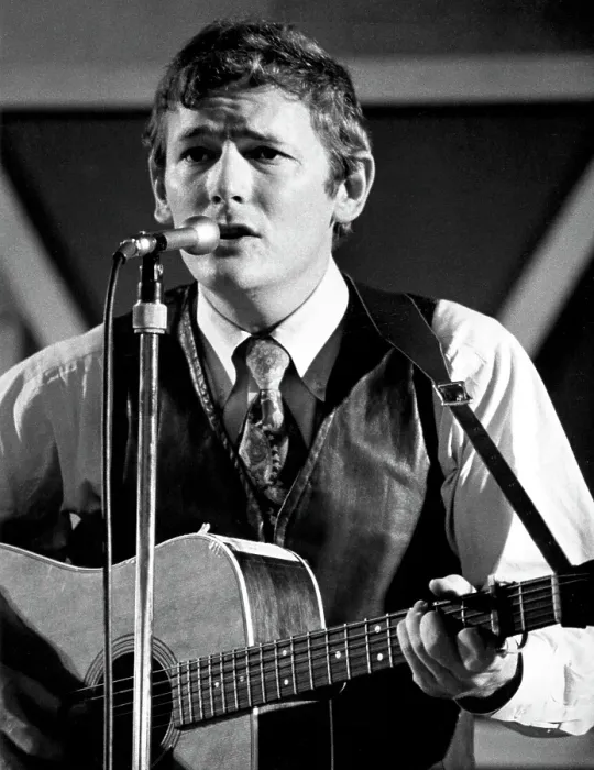Framed Print : Gordon Lightfoot Performing Framed Print : Gordon Lightfoot Performing