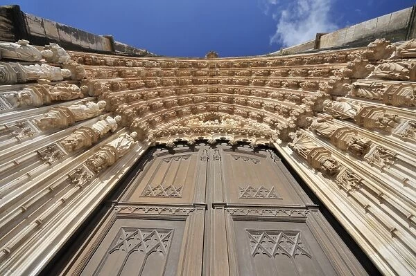 Gothic portal of the basilica, Dominican monastery Mosteiro de Santa Maria da Vitoria, UNESCO World Heritage Site, Batalha, Portugal, Europe