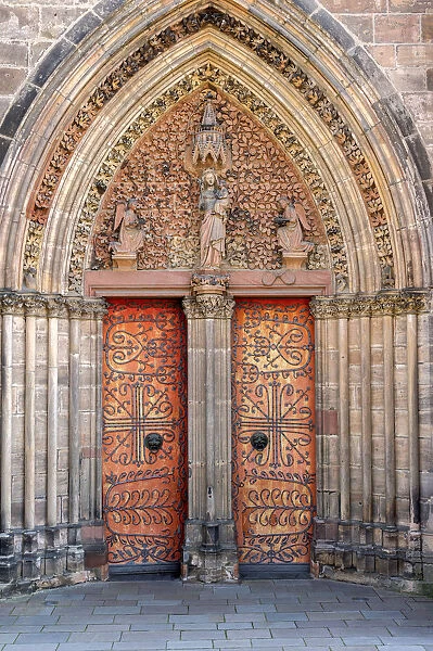 Gothic St. Elizabeths Church, portal with a pointed arch, Marburg, Hesse, Germany