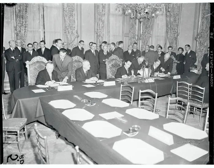 Framed Print : Government Delegates Signing a Document