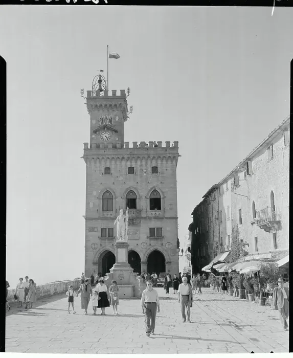 Framed Print : Government Palace Framed Print : Government Palace