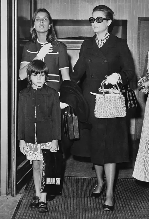 Framed Print : Grace Kelly with Her Daughters
