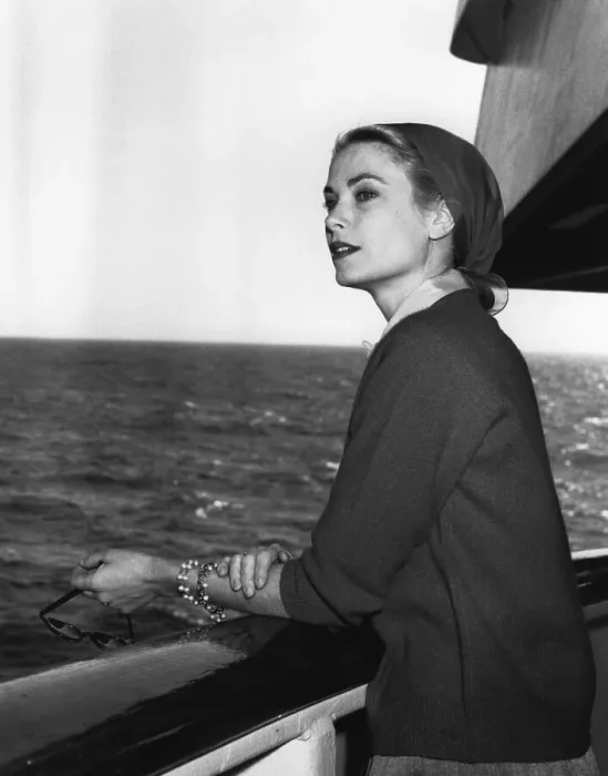 Framed Print : Grace Kelly En Route to Monaco for Her Wedding Framed Print : Grace Kelly En Route to Monaco for Her Wedding