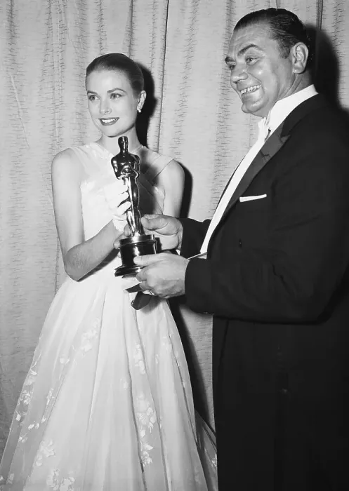 Framed Print : Grace Kelly Presents Borgnine With Oscar Framed Print : Grace Kelly Presents Borgnine With Oscar