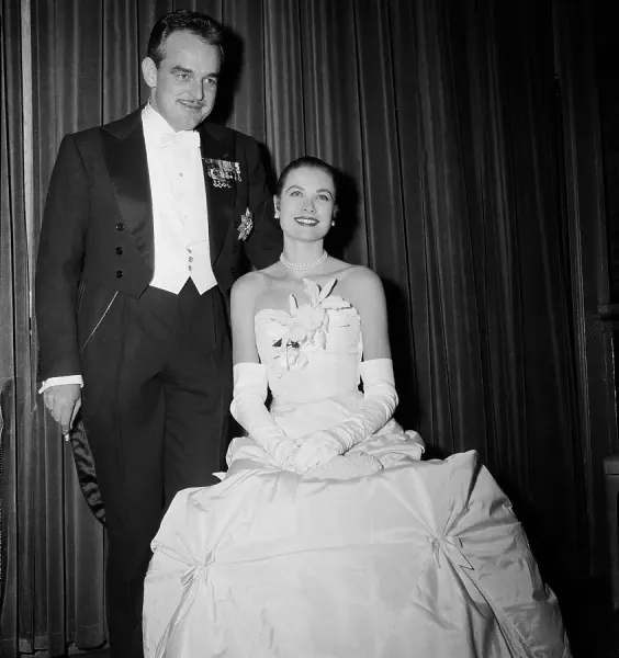Grace Kelly in White Evening Gown Print. Art Prints, Posters & Puzzles from  Fine Art Storehouse