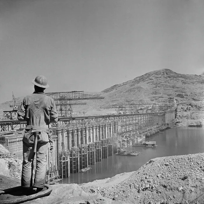 Framed Print : Grand Coulee Dam, Washington Framed Print : Grand Coulee Dam, Washington