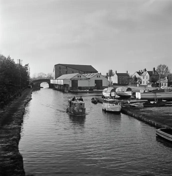 Framed Print : Grand Union Canal Framed Print : Grand Union Canal