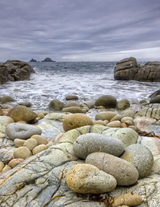 Framed Print : Granite Boulders, Porthnanven Framed Print : Granite Boulders, Porthnanven