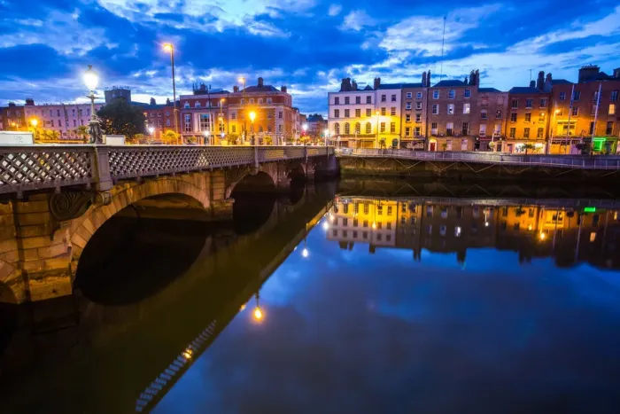 Framed Print : Grattan Bridge at dusk in Dublin City, Ireland Framed Print : Grattan Bridge at dusk in Dublin City, Ireland