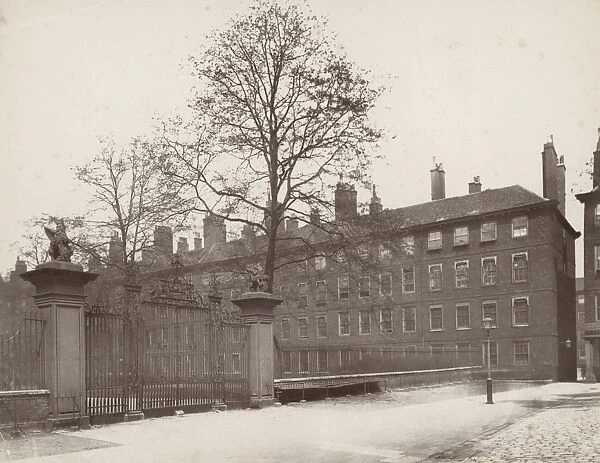 Grays Inn Square in Holborn, with a sign for Field Court on the right, circa 1910
