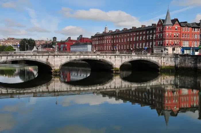 Framed Print : Great bridge on Lee river (Cork) Framed Print : Great bridge on Lee river (Cork)
