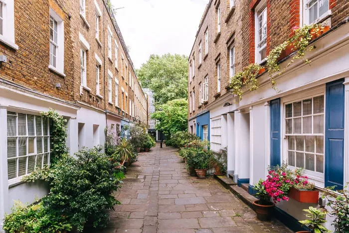 Framed Print : Green alley with residential houses in Fitzrovia district, London, UK Framed Print : Green alley with residential houses in Fitzrovia district, London, UK