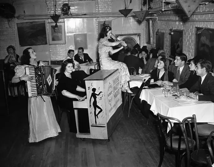 Framed Print : Greenwich Village Musical Entertainment Framed Print : Greenwich Village Musical Entertainment