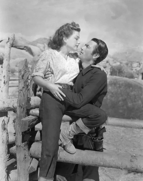 Framed Print : Gregory Peck and Anne Baxter in Yellow Sky