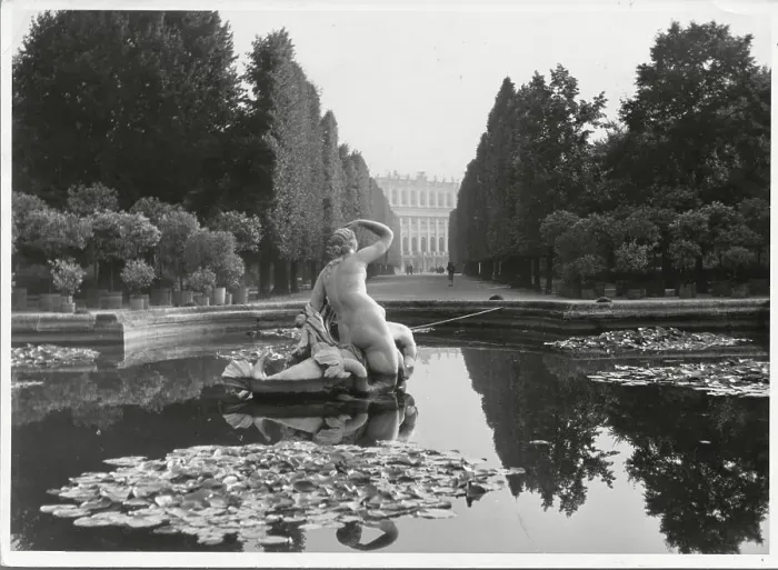 Framed Print : Grounds of Schoenbrunn Palace Framed Print : Grounds of Schoenbrunn Palace