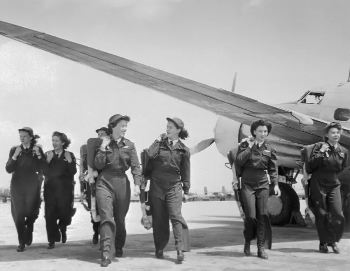 Framed Print : Group of Women's Air Service Pilots Walking