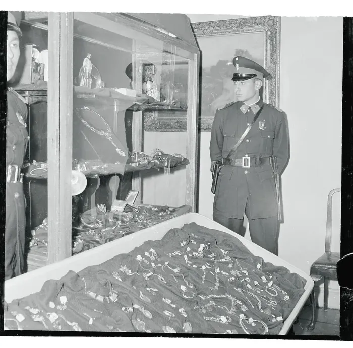 Framed Print : Guard Watching Over Royal Jewels Framed Print : Guard Watching Over Royal Jewels