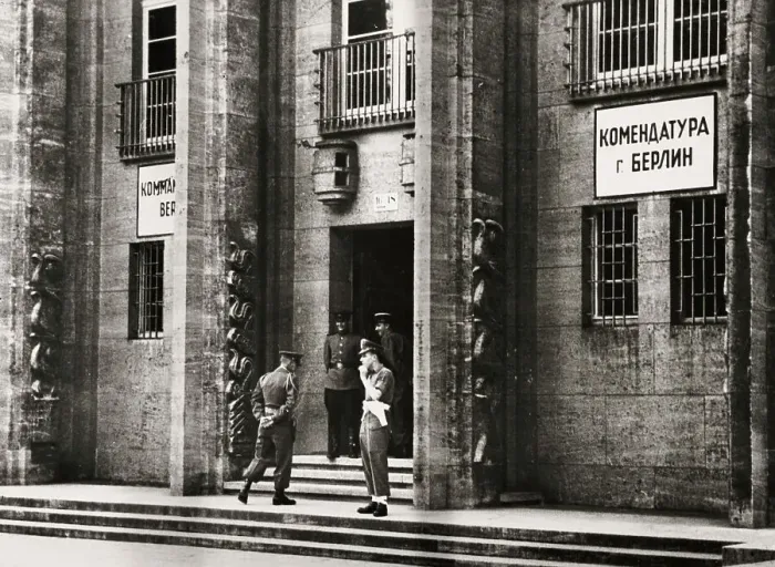 Framed Print : Four Guards Outside Kommandatura Berlin Framed Print : Four Guards Outside Kommandatura Berlin