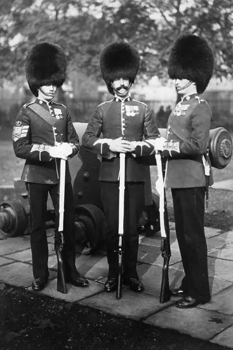 Framed Print : Guards with Rifles in London Framed Print : Guards with Rifles in London