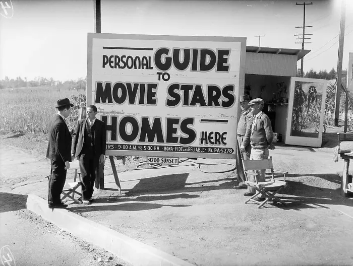 Framed Print : Guides Offering Movie Star Home Tours Framed Print : Guides Offering Movie Star Home Tours