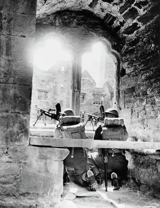 Framed Print : Gunners in their poitions Framed Print : Gunners in their poitions