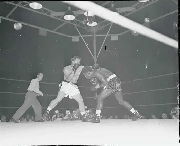 Framed Print : Gus Lesnevich Fighting Ezzard Charles Framed Print : Gus Lesnevich Fighting Ezzard Charles