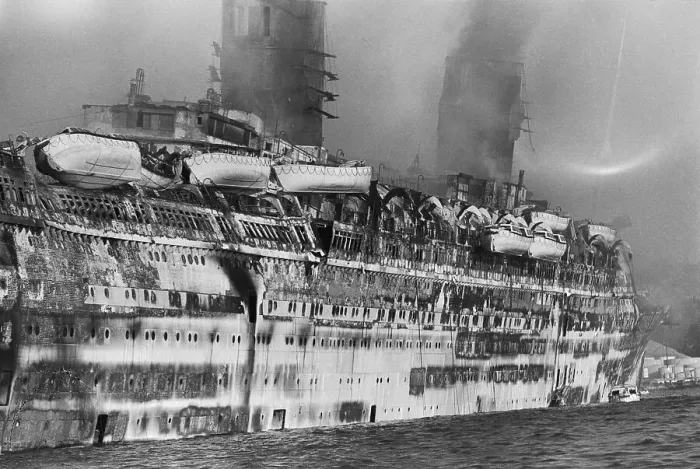 Framed Print : Gutted Hull Of Oceanliner, Qn. Elizabeth Framed Print : Gutted Hull Of Oceanliner, Qn. Elizabeth