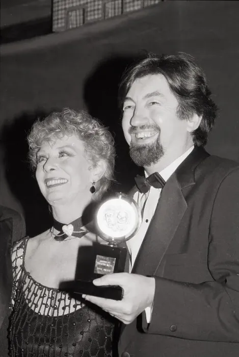 Framed Print : Gwen Verdon and Trevor Nunn at Tony Awards Framed Print : Gwen Verdon and Trevor Nunn at Tony Awards