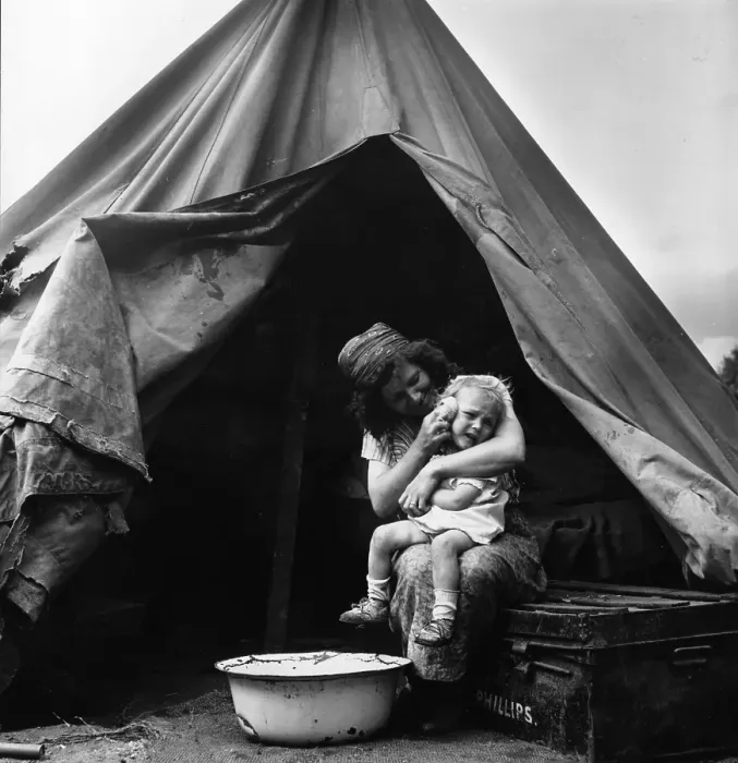 Framed Print : Gypsies. A mother washes her child at a gypsy camp in Corke's Meadow, Kent Framed Print : Gypsies. A mother washes her child at a gypsy camp in Corke's Meadow, Kent