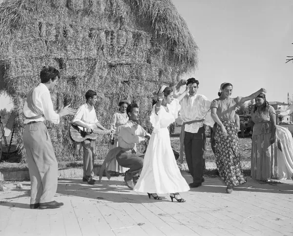 Gypsy Wedding Print: 9/18/1953. Art Prints, Posters & Puzzles from Fine Art  Storehouse