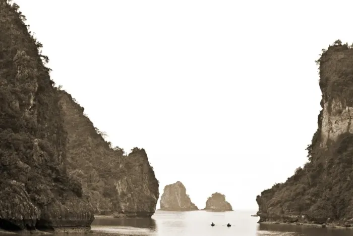 Framed Print : Ha Long Bay, boats on the water Framed Print : Ha Long Bay, boats on the water