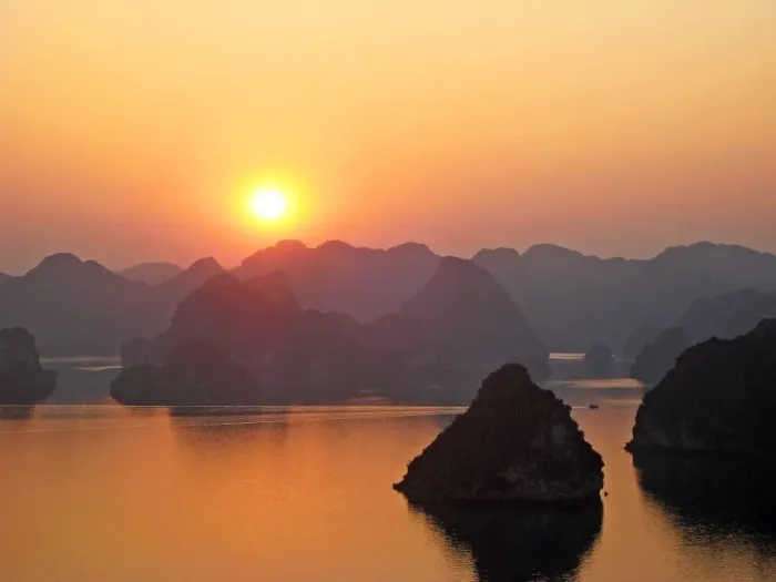 Framed Print : Ha Long Bay at sunset Framed Print : Ha Long Bay at sunset