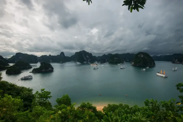 Framed Print : Ha Long Bay, Vietnam Framed Print : Ha Long Bay, Vietnam