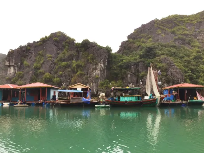 Framed Print : Ha Long Bay views of limestone karsts and isles Framed Print : Ha Long Bay views of limestone karsts and isles