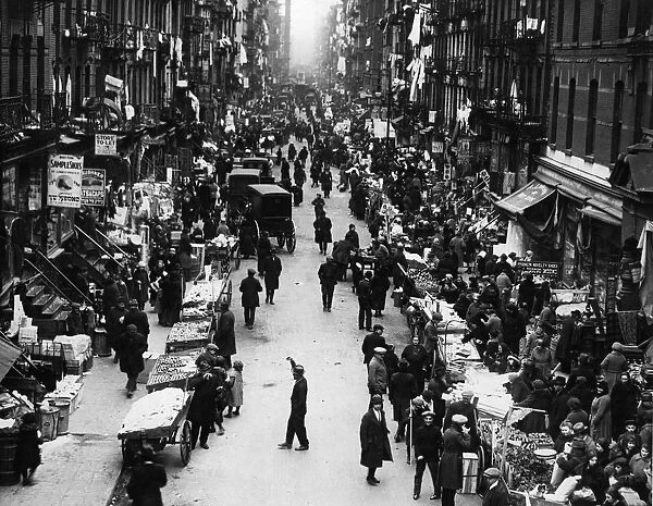 Haggle. The pushcart market in the East Side Ghetto of New Yorks Jewish