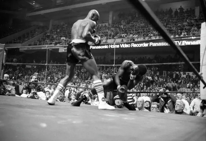 Framed Print : Hagler-Seales Middleweight Fight