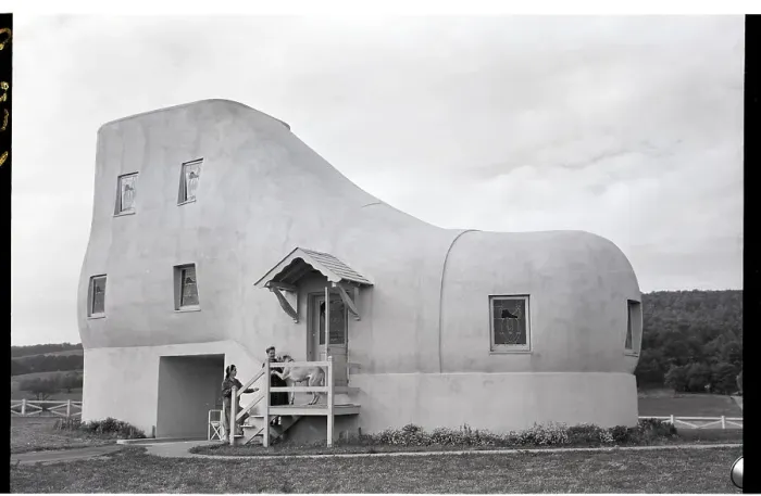Framed Print : Haines Shoe House