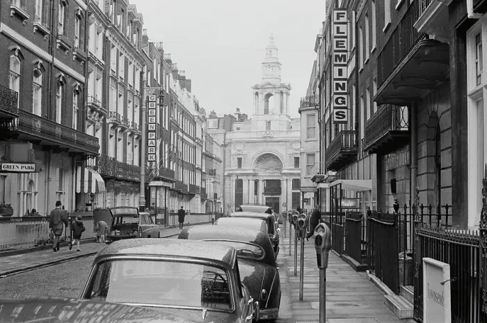 Framed Print : Half Moon Street, London Framed Print : Half Moon Street, London