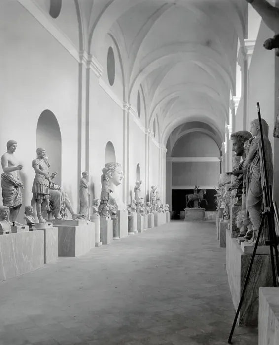 Framed Print : Hall of Statues of Emperors Framed Print : Hall of Statues of Emperors