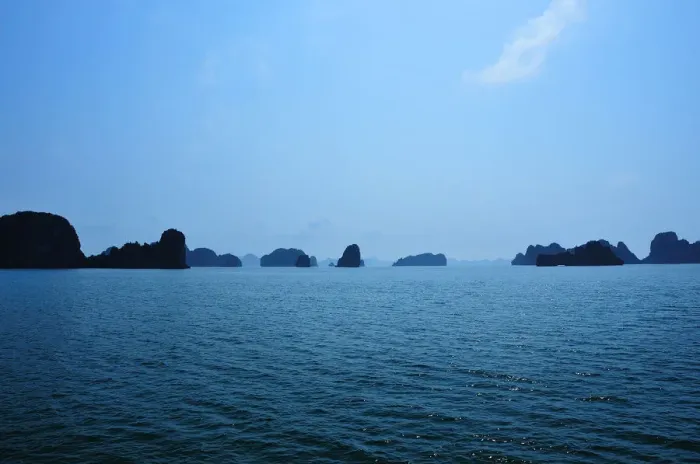 Framed Print : Halong Bay in Silence Framed Print : Halong Bay in Silence