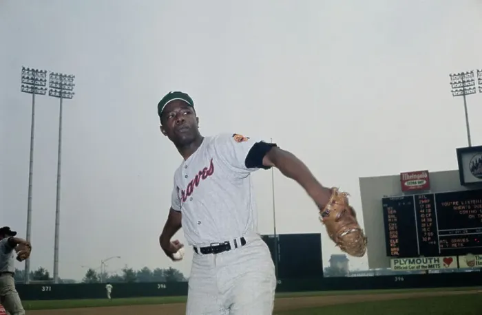 Framed Print : Hank Aaron, American Baseball Player Framed Print : Hank Aaron, American Baseball Player