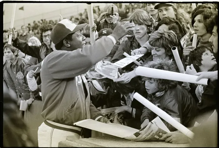 Framed Print : Hank Aaron Greeting Crowd Of Fans