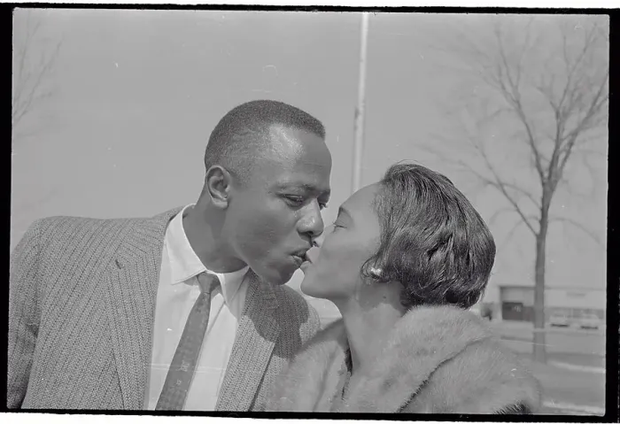 Framed Print : Hank Aaron Kissing Wife Barbara Framed Print : Hank Aaron Kissing Wife Barbara